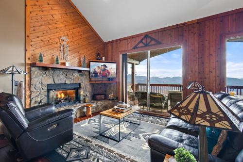 a living room with a couch and a fireplace at Grey Fox in Banner Elk