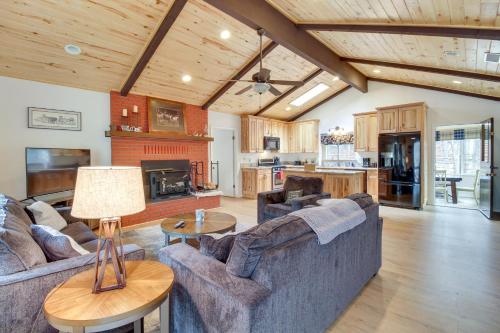 Updated Country Club Cabin Mins to 3 Golf Courses!