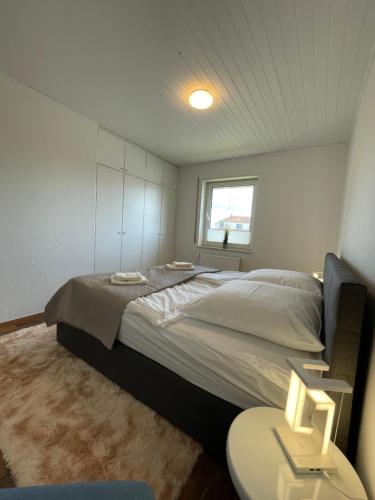 Postel nebo postele na pokoji v ubytování FeWo-Julius am Weser-Sandstrand