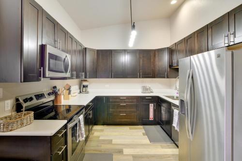 Fotografie z fotogalerie ubytování Buena Vista Condo about 11 Mi to Cottonwood Lake! v destinaci Buena Vista