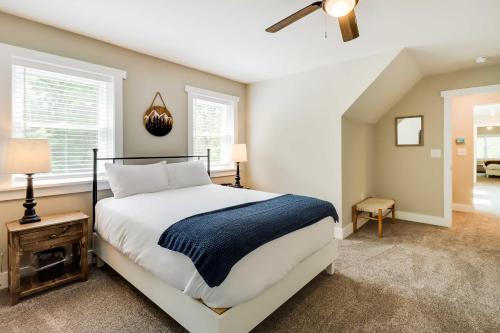 A bed or beds in a room at Milton Cabin with Fire Pit and Pickleball Court!