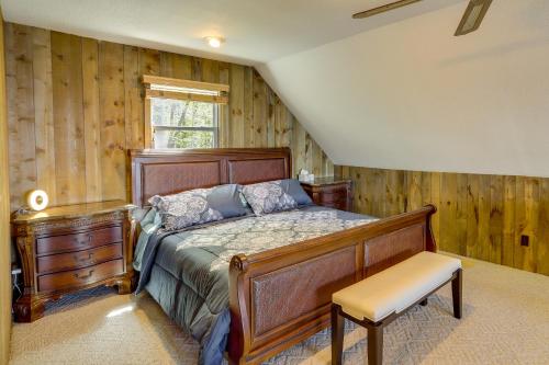 una camera con letto e parete in legno di Waterfront South Haven Home with Sunset Views! a South Haven