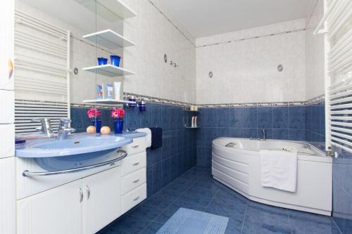 Ένα μπάνιο στο Villa Anitea