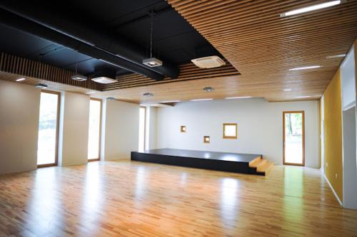 Youth Hostel Ajdovscinaにあるベッド