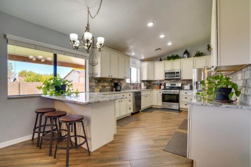 Afbeelding uit fotogalerij van Pet-Friendly Safford Vacation Rental with Pool! in Safford