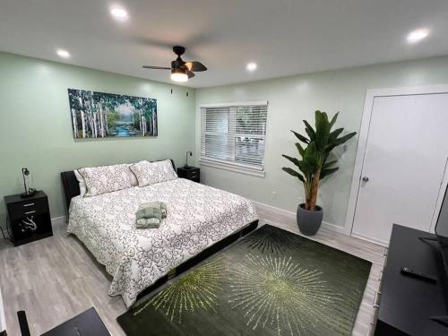 a bedroom with a bed and a ceiling fan at Tranquility in paradise- 2 bedroom villa w/parking in Hilton Head Island