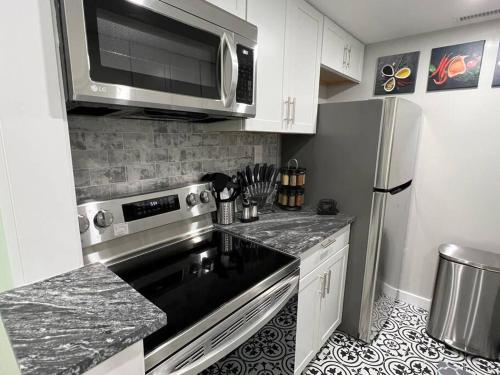 Tranquility in paradise- 2 bedroom villa w/parking photo 29