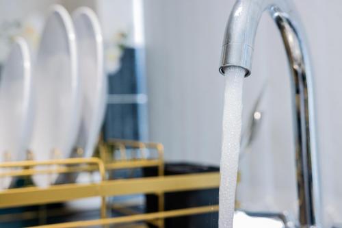a shower head with water coming out of it at DUDLEY 3 Bedroom House-PERFECT FOR CONTRACTORS-FAMILIES-LEISURES-LONG STAY in Woodside