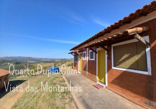 a house with a large window on the side of it at Pousada do Xerife in Caconde