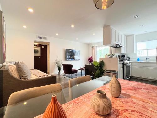 a living room with a couch and a table at Hollywood Purple Habitat in Los Angeles