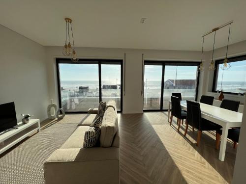 TV a/nebo společenská místnost v ubytování Custódio Ocean View