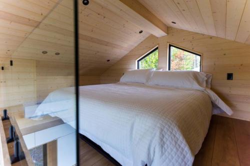 a bedroom in a tiny house with a large bed at Le Nørr - Maelström (CITQ #302901) in Lac-Beauport