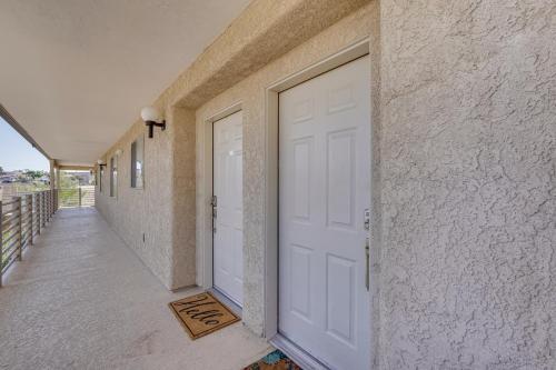 Φωτογραφία από το άλμπουμ του Waterfront Condo with Pool Access in Lake Havasu σε Lake Havasu City