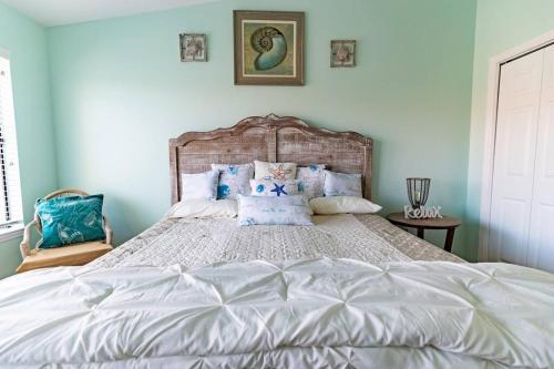 Spacious Family Hideaway on the Emerald Coast! photo 3