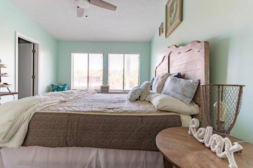 Spacious Family Hideaway on the Emerald Coast! photo 8