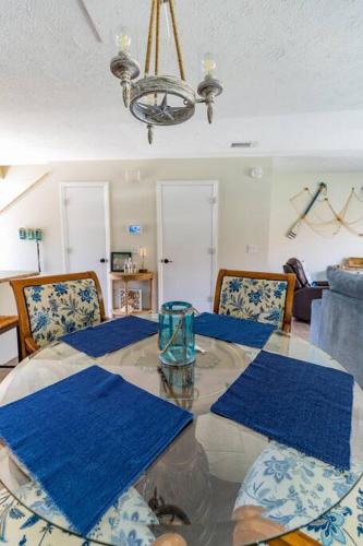 Spacious Family Hideaway on the Emerald Coast! photo 5