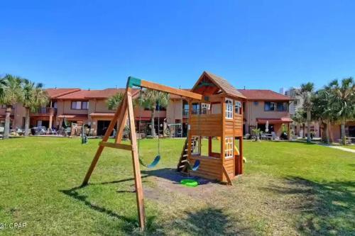 Spacious Family Hideaway on the Emerald Coast! photo 24