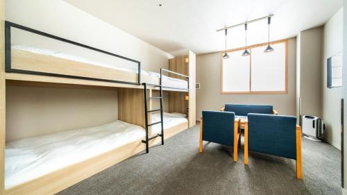 Postel nebo postele na pokoji v ubytování ALPHABED INN Fukuoka Ohori Park