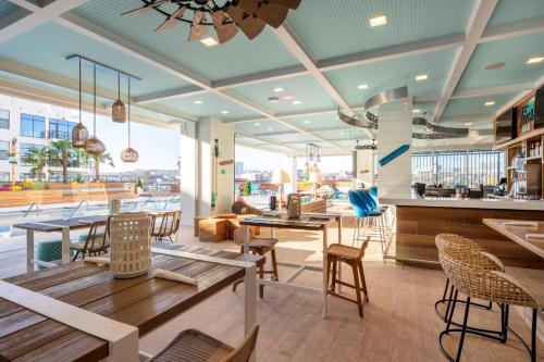 a restaurant with tables and chairs and a cafeteria at Margaritaville Vacation Club - Nashville in Nashville
