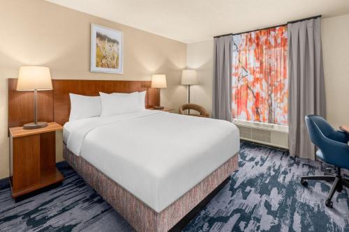 a hotel room with a bed and a desk and a chair at Fairfield Inn & Suites by Marriott San Antonio Downtown/Market Square in San Antonio
