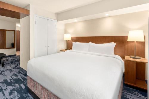 a large white bed in a hotel room at Fairfield Inn & Suites by Marriott San Antonio Downtown/Market Square in San Antonio