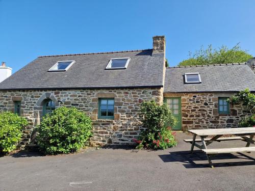 Charming Estate in Plougasnou near GR34 Trail