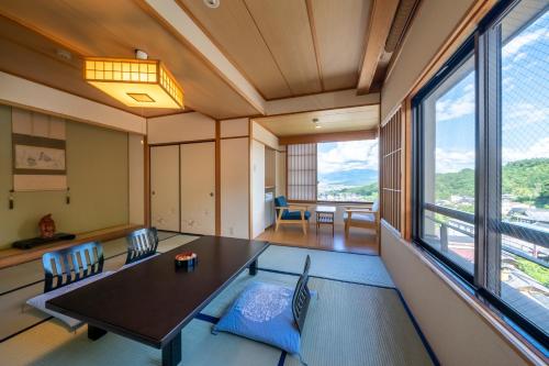 Üldine mäevaade või majutusasutusest Nakamatsuya Ryokan pildistatud vaade