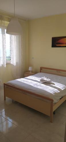 a bedroom with a large bed in a room at Appartamento Accanto Al Faro in Vasto