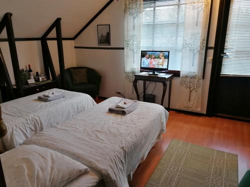 Ένα ή περισσότερα κρεβάτια σε δωμάτιο στο Cronin's Guesthouse Bed & Breakfast