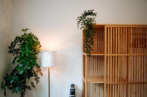 a room with a plant next to a book shelf at Design Home Office & Central Hideaway - EAH, ZEISS, SCHOTT in 5 min in Jena