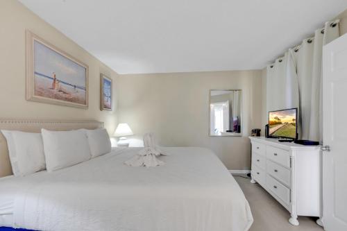 Легло или легла в стая в Hosteeva Beach View 1BR Ocean Forest Plaza Condo