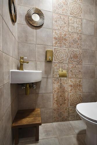 a bathroom with a sink and a toilet at MAGNETIC HOUSE in Târgu Ocna
