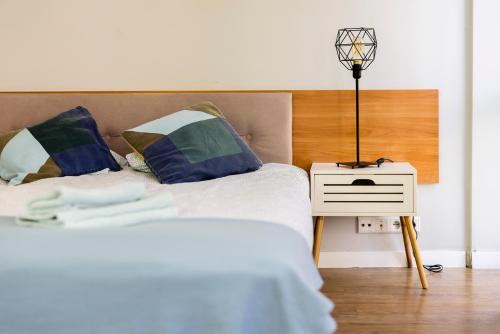 Ένα ή περισσότερα κρεβάτια σε δωμάτιο στο Apartamenty Stare Zoo