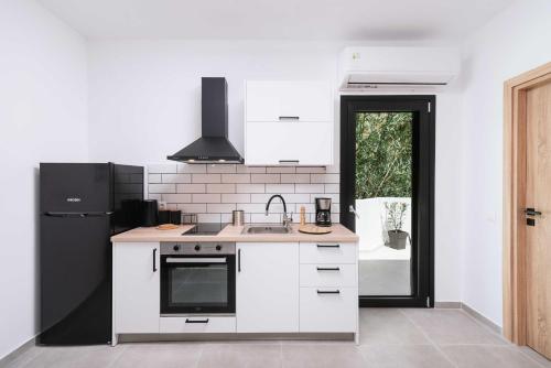 Virtuvė arba virtuvėlė apgyvendinimo įstaigoje Euphoria Luxury Apartment