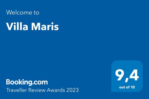 een blauw vierkant met de tekst welkom bij Willlla Marias Traveller Review Awards bij Villa Maris in Protaras