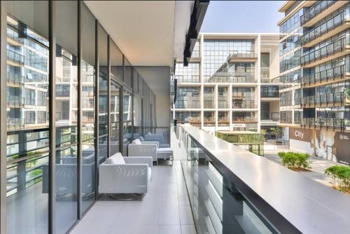 A balcony or terrace at NEW! Luxurious 3 bedroom apartment in City Walk
