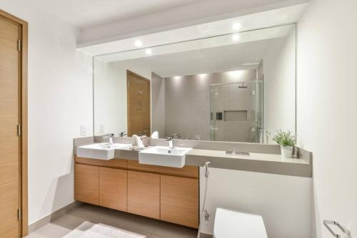 a bathroom with a sink and a large mirror at NEW! Luxurious 3 bedroom apartment in City Walk in Dubai