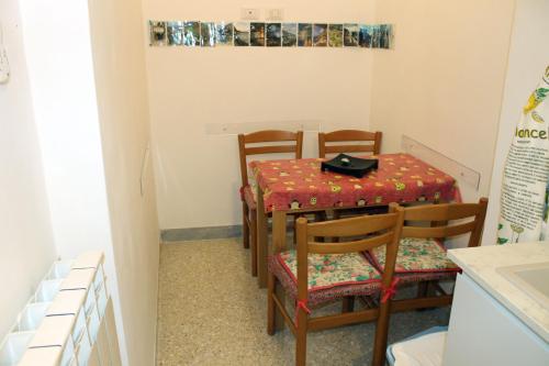 a dining room with a table and chairs with a red table cloth at Vent In Costa Ospitalità Diffusa in Furore