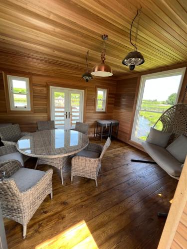 Et sittehjørne på East Learmouth Lakeside Lodges - Larch Lodge