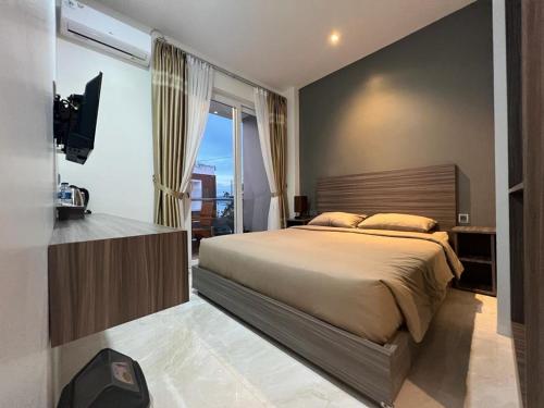 Postel nebo postele na pokoji v ubytování PURNAMA BALIGE HOTEL