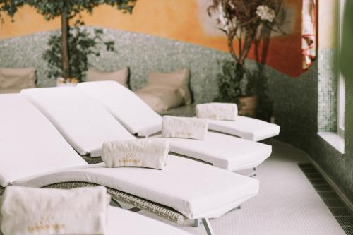 a row of white beds in a room at Hotel Montana in Obertauern