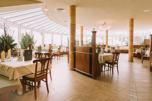 a restaurant with tables and chairs in a room at Hotel Montana in Obertauern