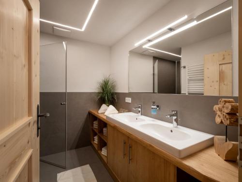 a bathroom with a sink and a shower at Appartement Am Hof Untertann in Kirchberg in Tirol