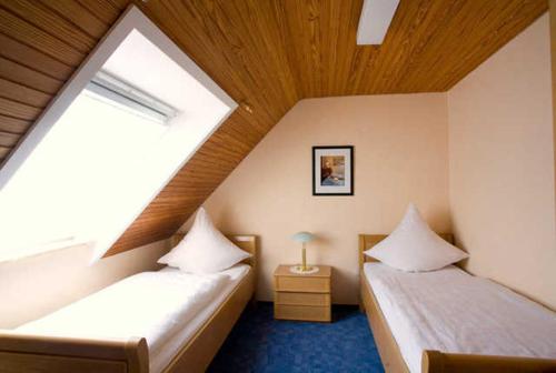 Postel nebo postele na pokoji v ubytování Ferienwohnungen Roeper