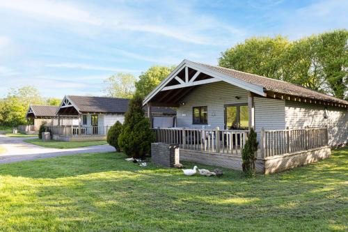 Kingfisher Lodge, Redlake Farm, Nr Glastonbury