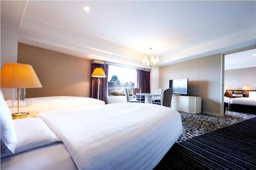 Un ou plusieurs lits dans un hébergement de l'établissement Hotel New Otani Osaka