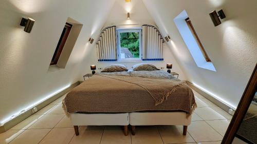 a bedroom with a bed and a window at WOLKENFREI - ankommen und Zuhause fühlen - Apart-VL in Bad Liebenzell