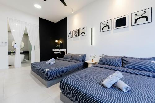 a bedroom with two beds with blue sheets and a bathroom at The Pano Residence Jalan Ipoh Insta-worthy Bath Tub Studio 浴缸MRT in Kuala Lumpur