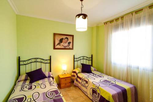 Säng eller sängar i ett rum på Vistas al mar en Algarrobo costa