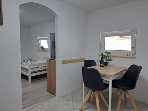 Una cama o camas en una habitación de Koča Martuljek